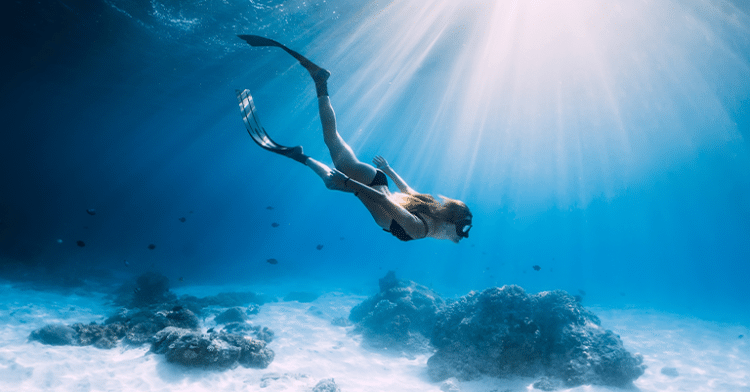 Long-Form Content Female Diver Deep Ocean